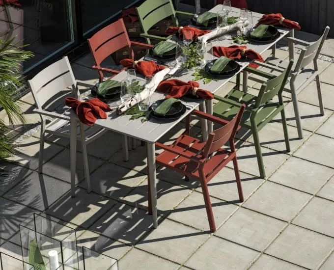 Metalowy stół obiadowy Delia