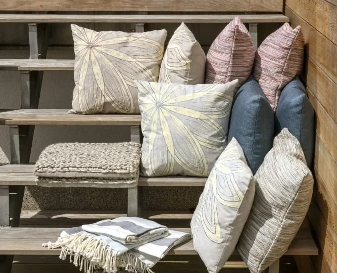 Haftowana poduszka dekoracyjna Simeto