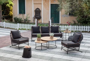 Zestaw stolików kawowych z drewnianym blatem Tori