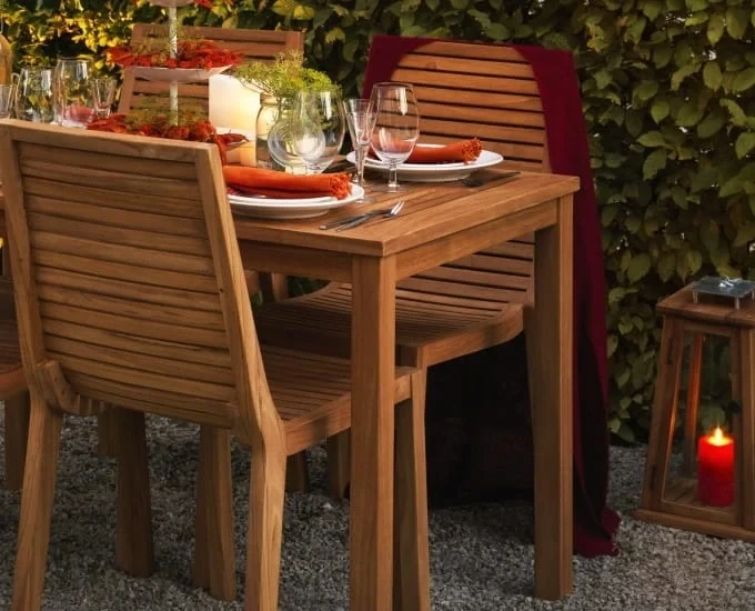 Mały stół kwadratowy z drewna teak Volos 70x70