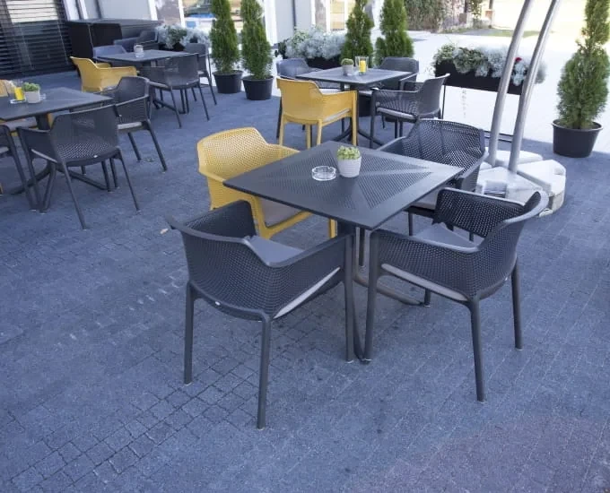 Kwadratowy stół Clip X z ozdobnym blatem