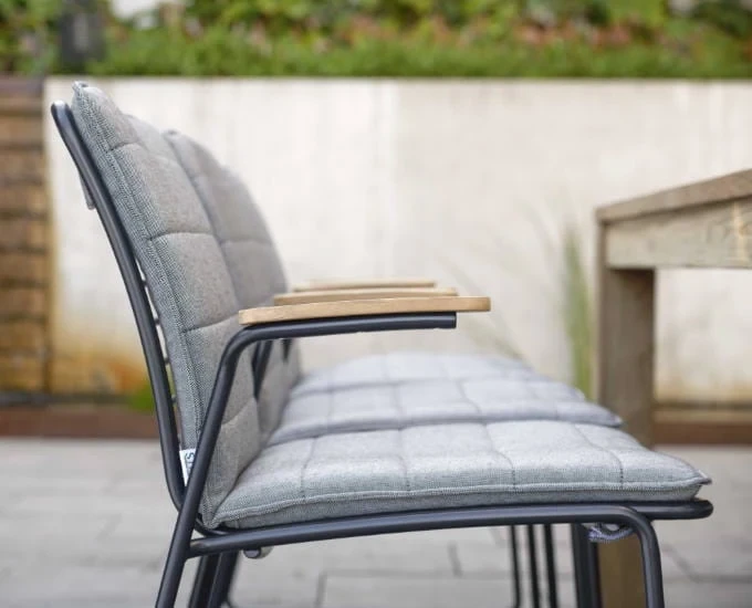 Eleganckie krzesło stalowe Levi z poduszką