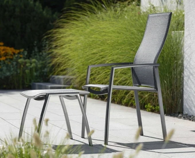 Aluminiowe krzesło z wysokim oparciem Kari