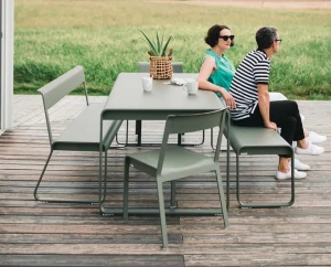 Minimalistyczny zestaw mebli ogrodowych Bellevie