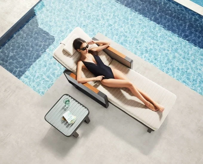 Stylowy leżak ogrodowy Airport