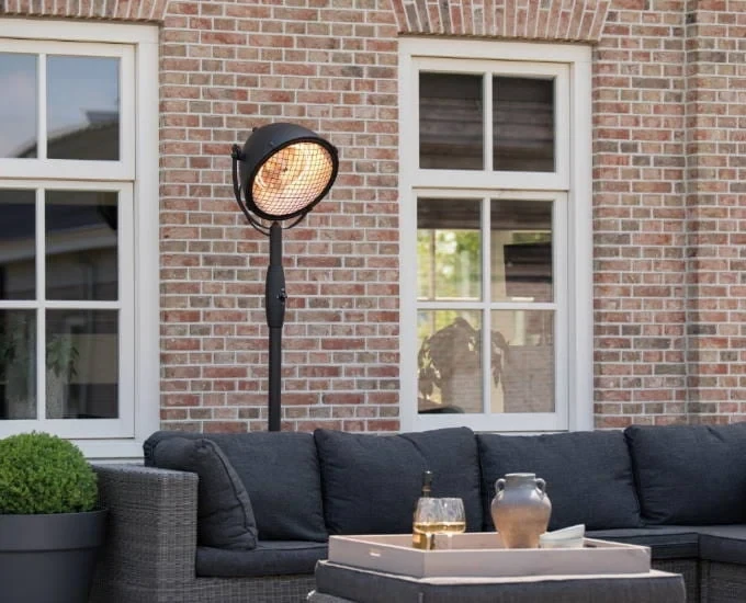 Czarny ogrzewacz stojący Retro