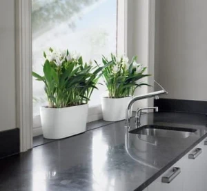 Wąska doniczka Delta 20 biała