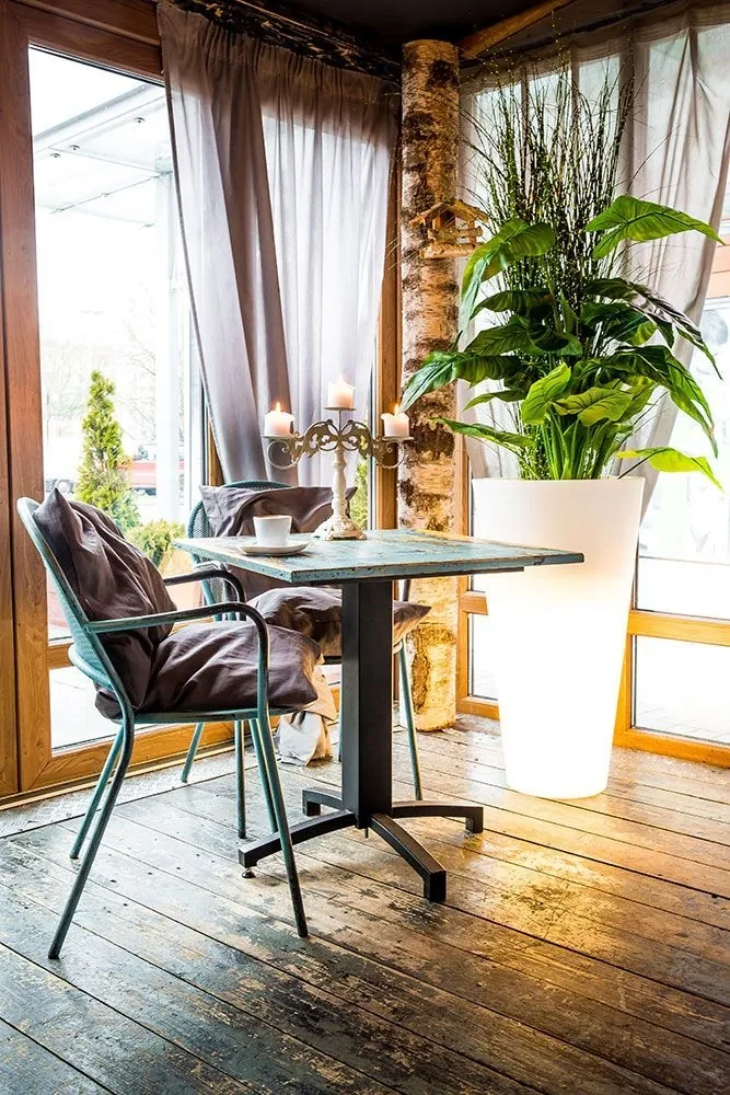 Podświetlana donica DELLA LED