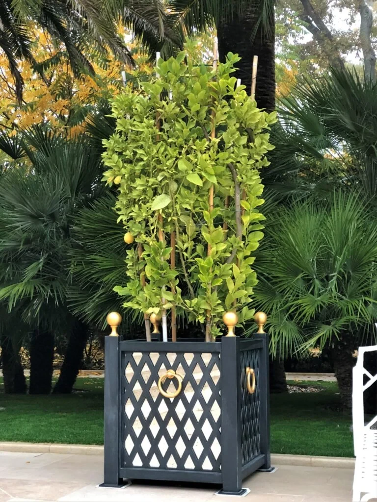 Donica aluminiowa Bordeaux z lustrem z ozdobnymi kulami