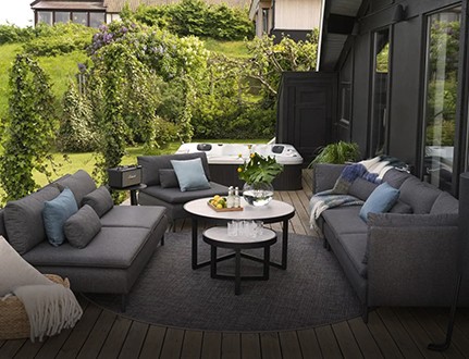 meble ogrodowe na tarasie