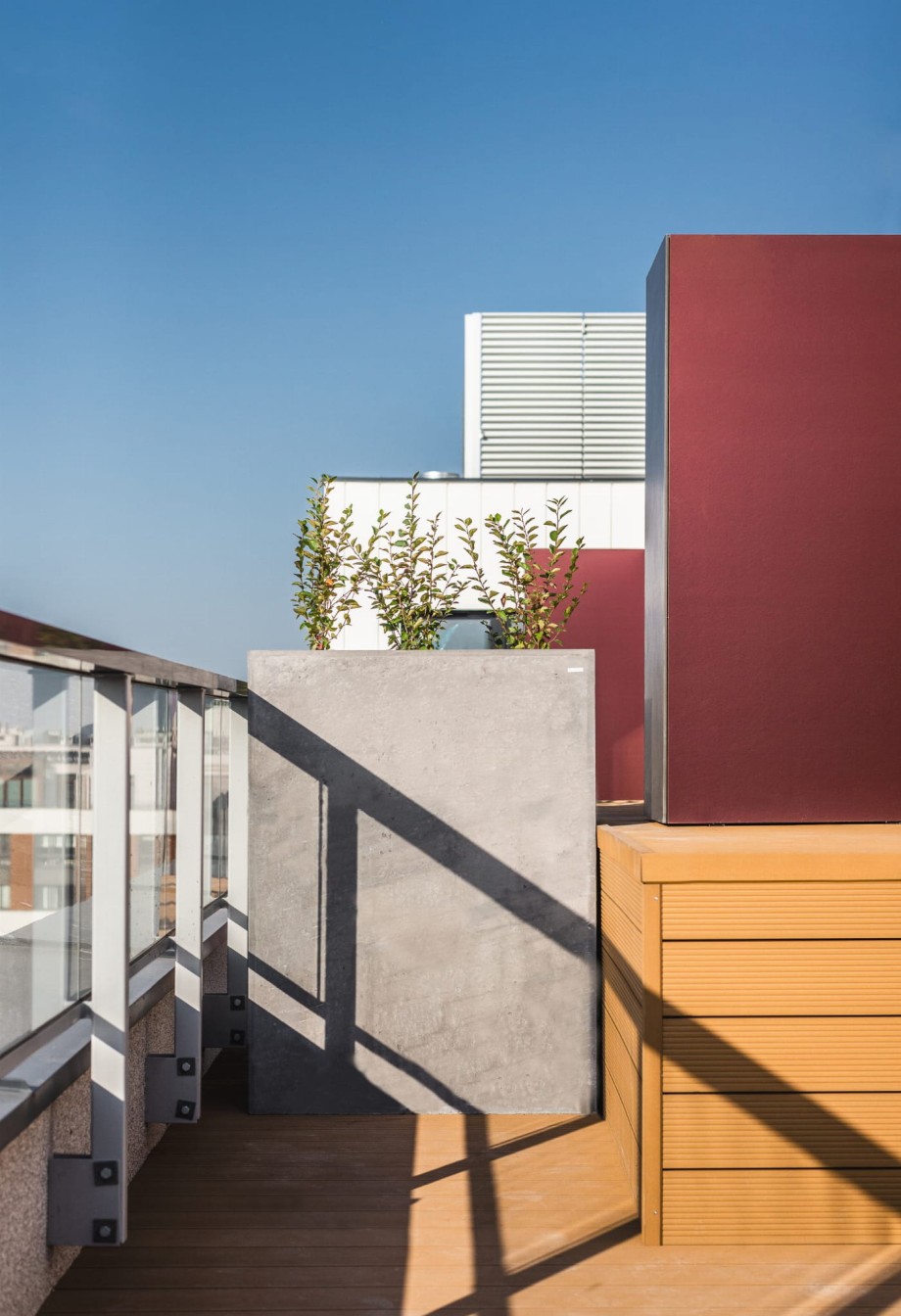 prostokątna donica z imitacji betonu