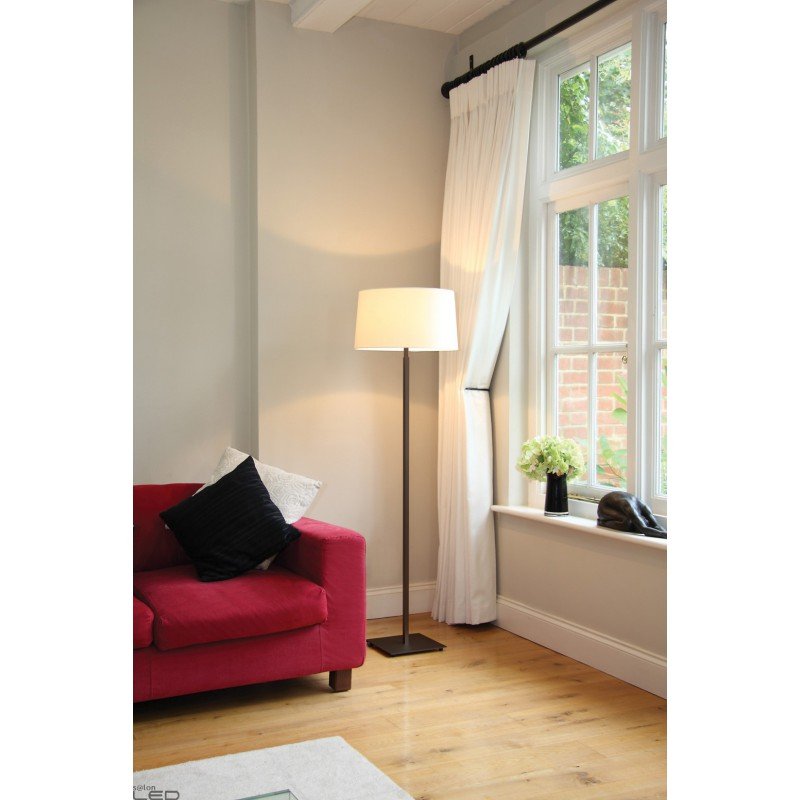lampa przy kanapie