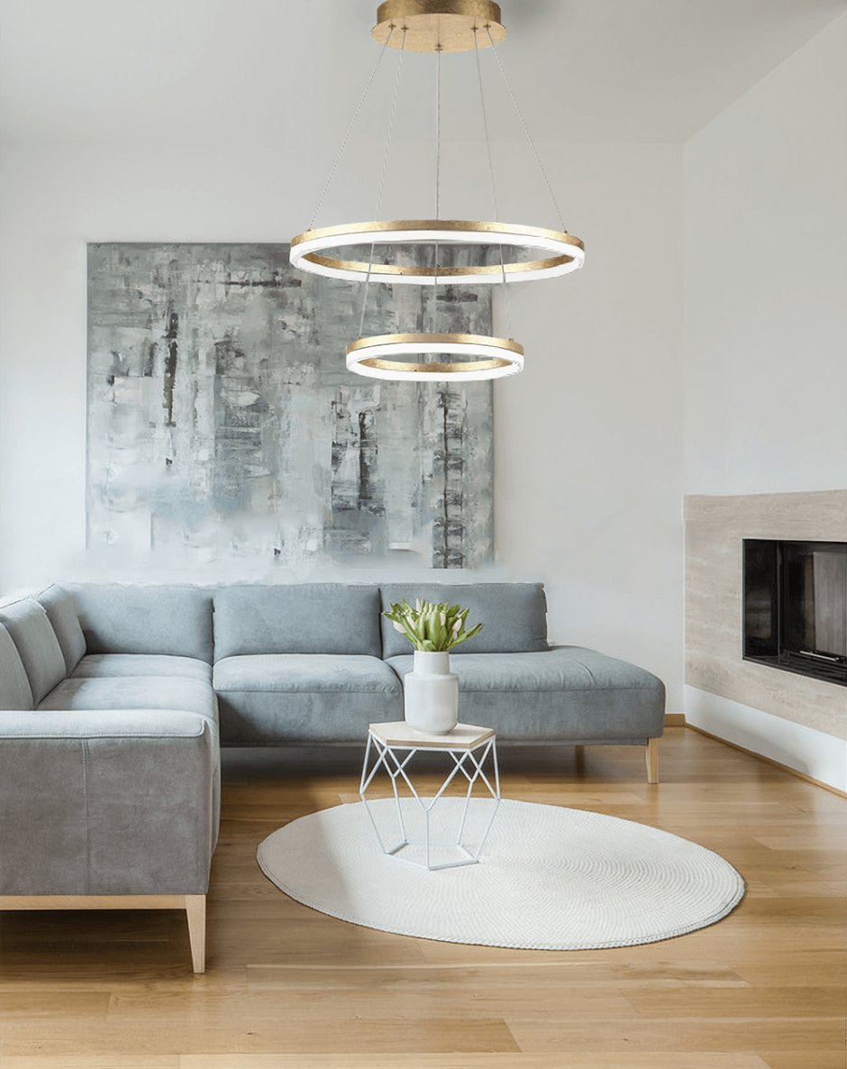 nowoczesny salon z piękną lampą
