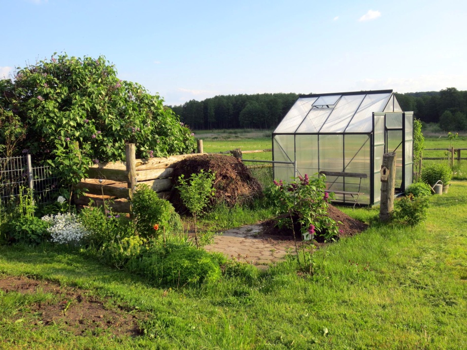 szklarnia obok poliwęglanu