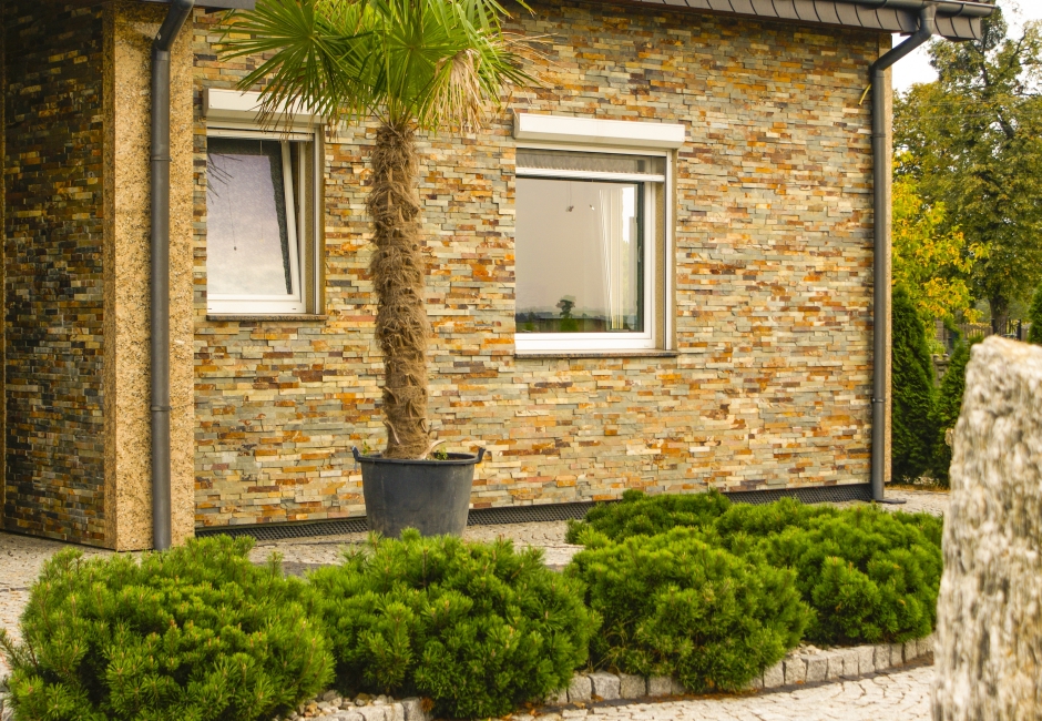 dom z atrakcyjnym kamieniem elewacyjnym