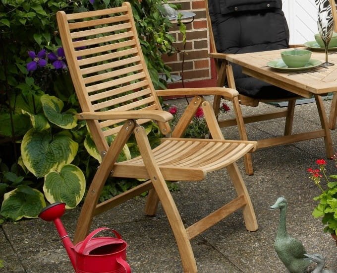 rozkładany fotel z teak