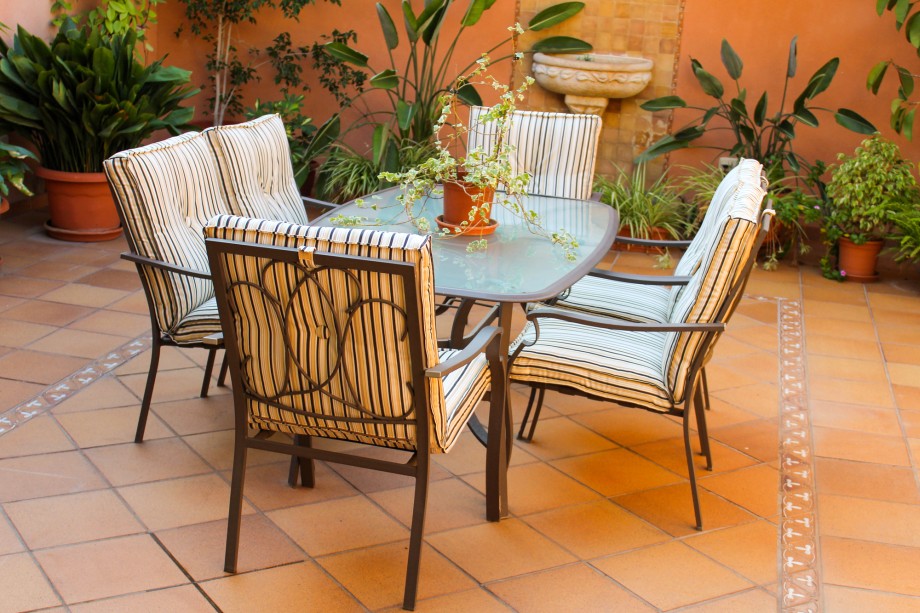 płytki na tarasie przy domu