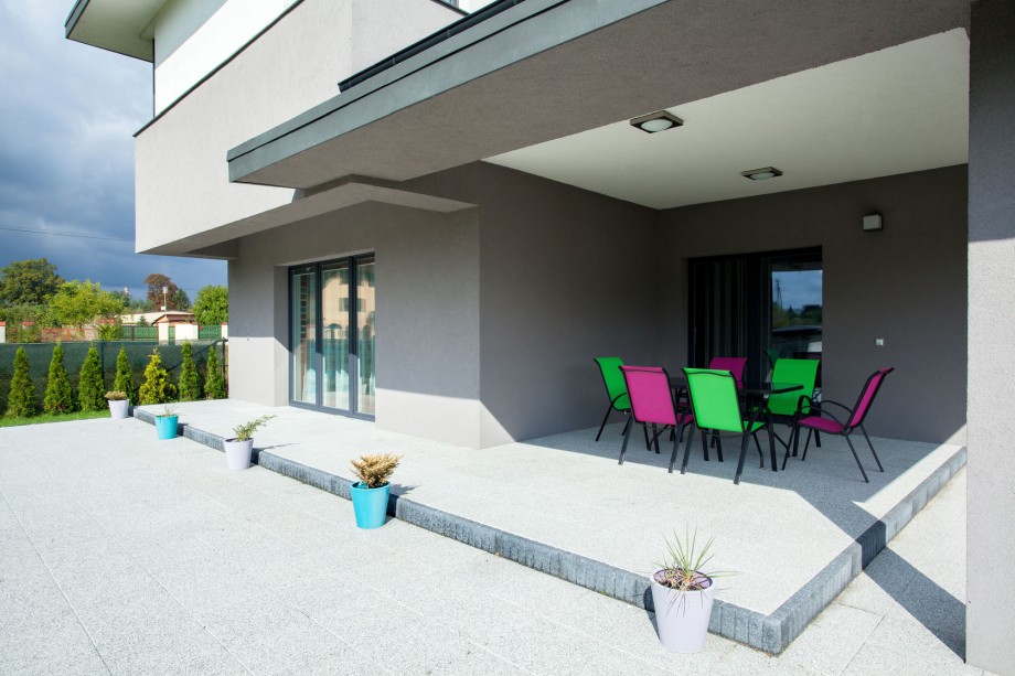 betonowy taras przy domu