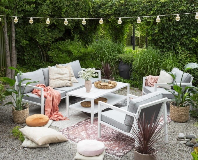 zestaw mebli antibes w ogrodzie