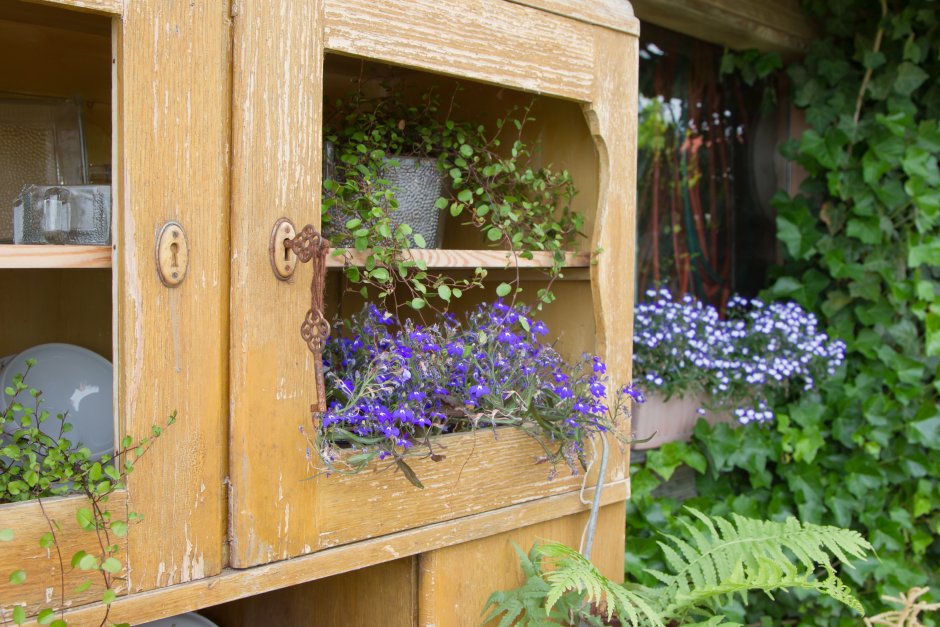 szafa - kredens w ogrodzie