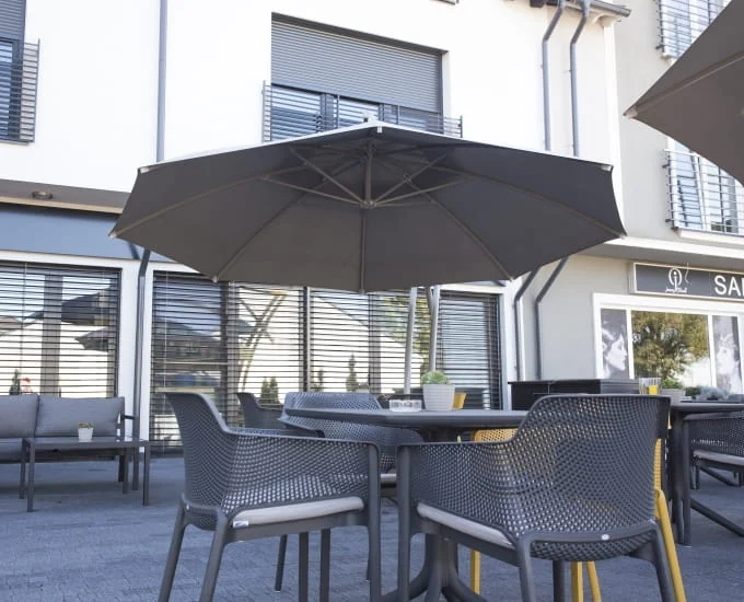Duży parasol na nodze bocznej PALMA 4,2 m