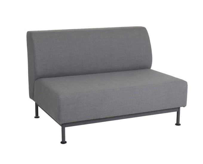 Moduł końcowy Norrsken, szara dwuosobowa sofa bez oparcia z ciemną metalową ramą.